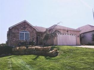 801 Pinehurst Dr, Lansing, KS 66043