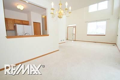 4th image of 305 Robin Glen Ln