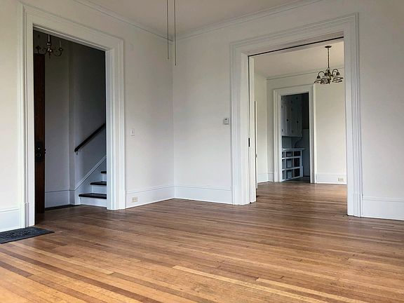 3rd image of 502 Livingston Ave NE #103
