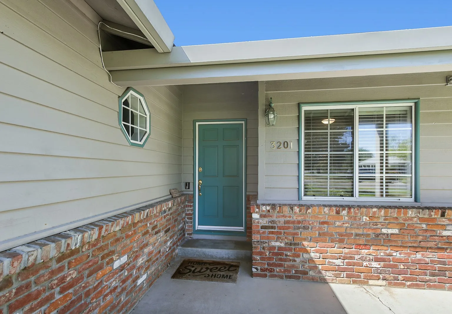 3201 Bonita Dr — Photo 2