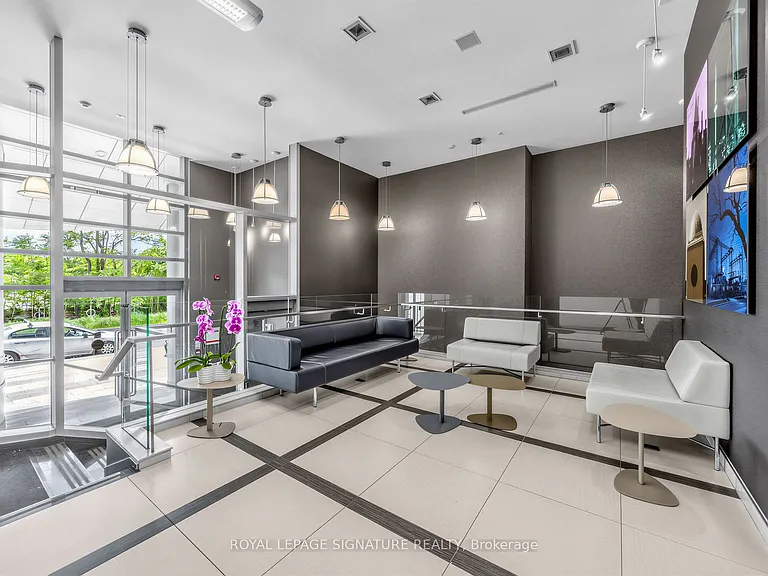 380 Macpherson Ave #422 — Photo 18