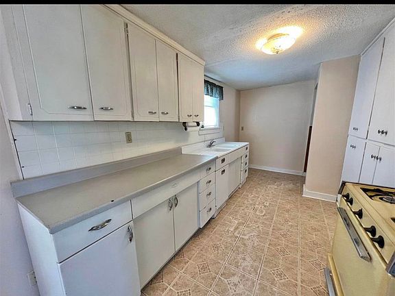 5th image of 814 N 6th St