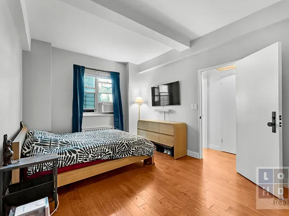 550 Grand Street image 8 of 19