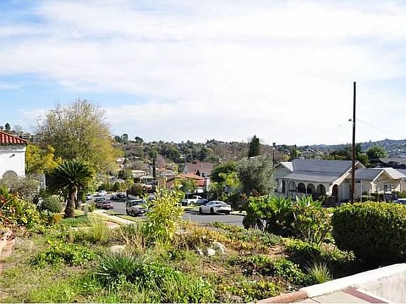 4th image of 4429 Caledonia Way