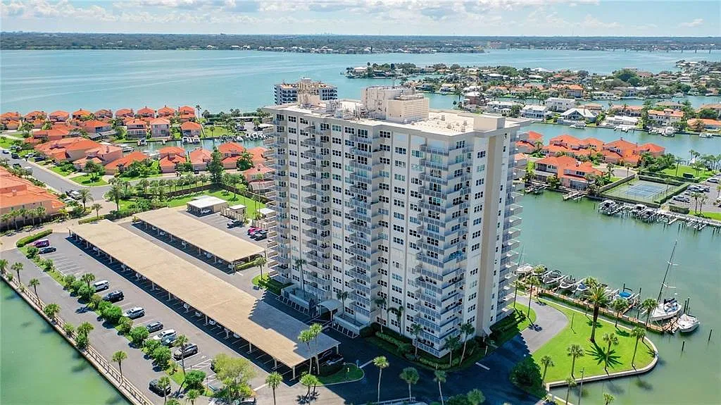 2 bed, 2.0 bath, 1300 sqft, $4,000 — Photo 3