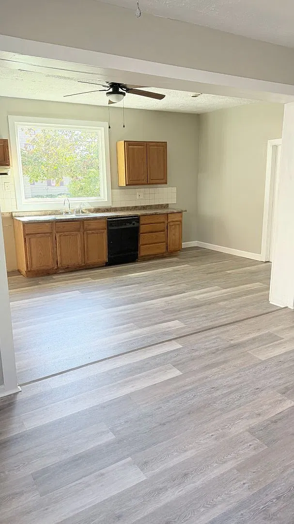HUGE historic house ready now — Photo 3