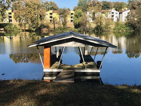 3rd image of 115 Lakeview Dr