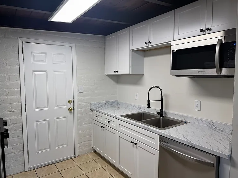 3233 E Water St — Photo 2