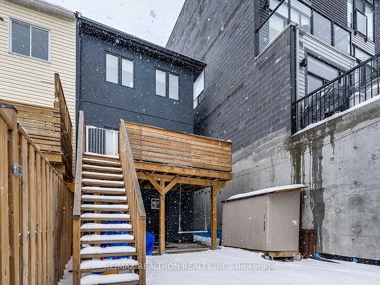 1319 Gerrard St E #LOWER — Photo 23