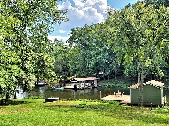 5th image of 62 Moseley Dr