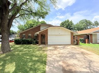 3401 W Sage Ct, Bedford, TX 76021