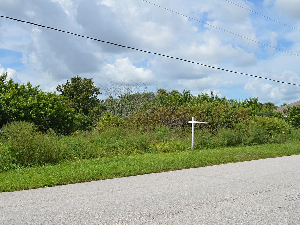 1st image of 482 SE Essex Drive