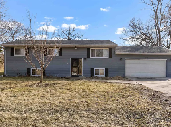 5860 Kirkwood Cir, Rockford, IL 61109