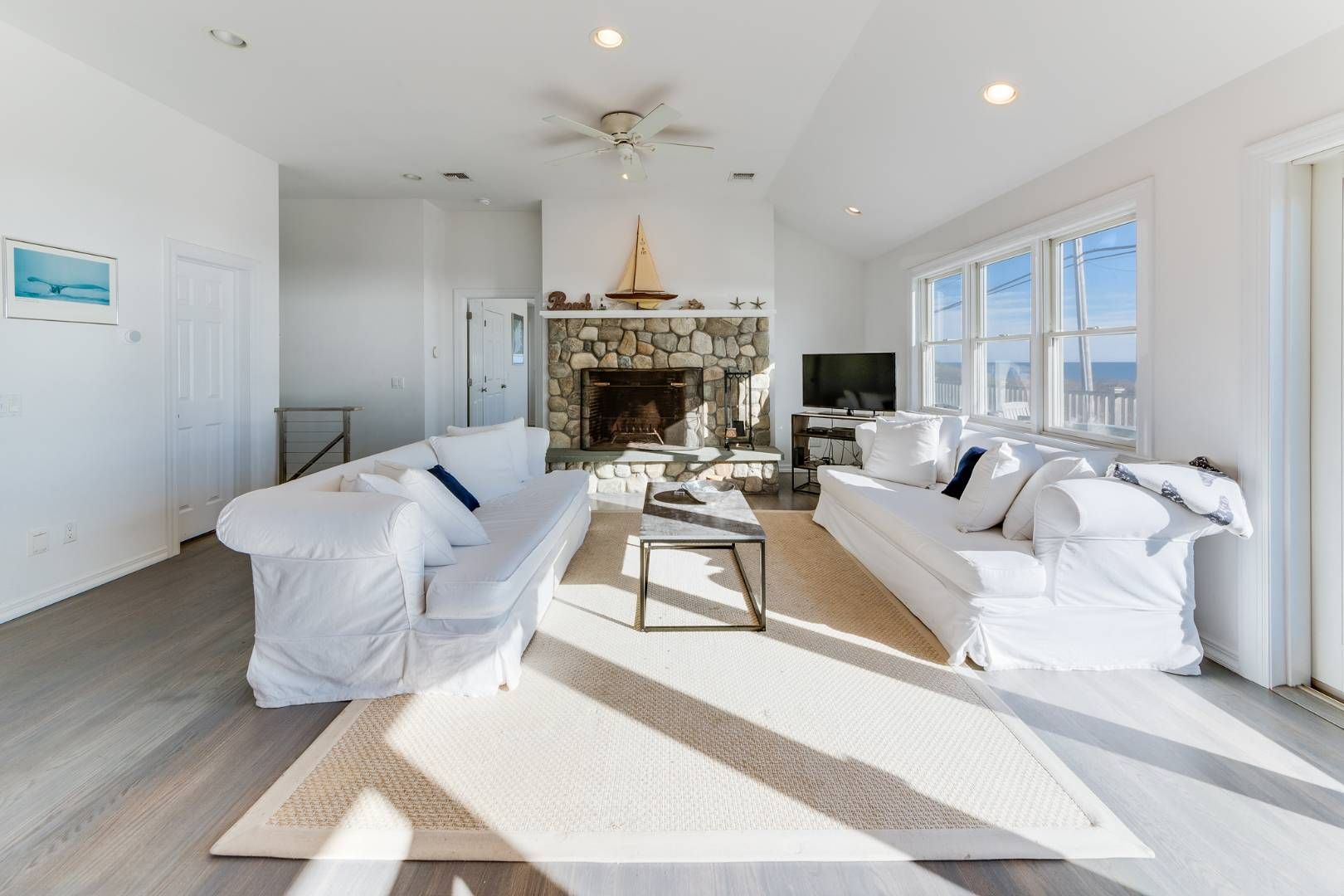  Open Living Area w/ Ocean Views