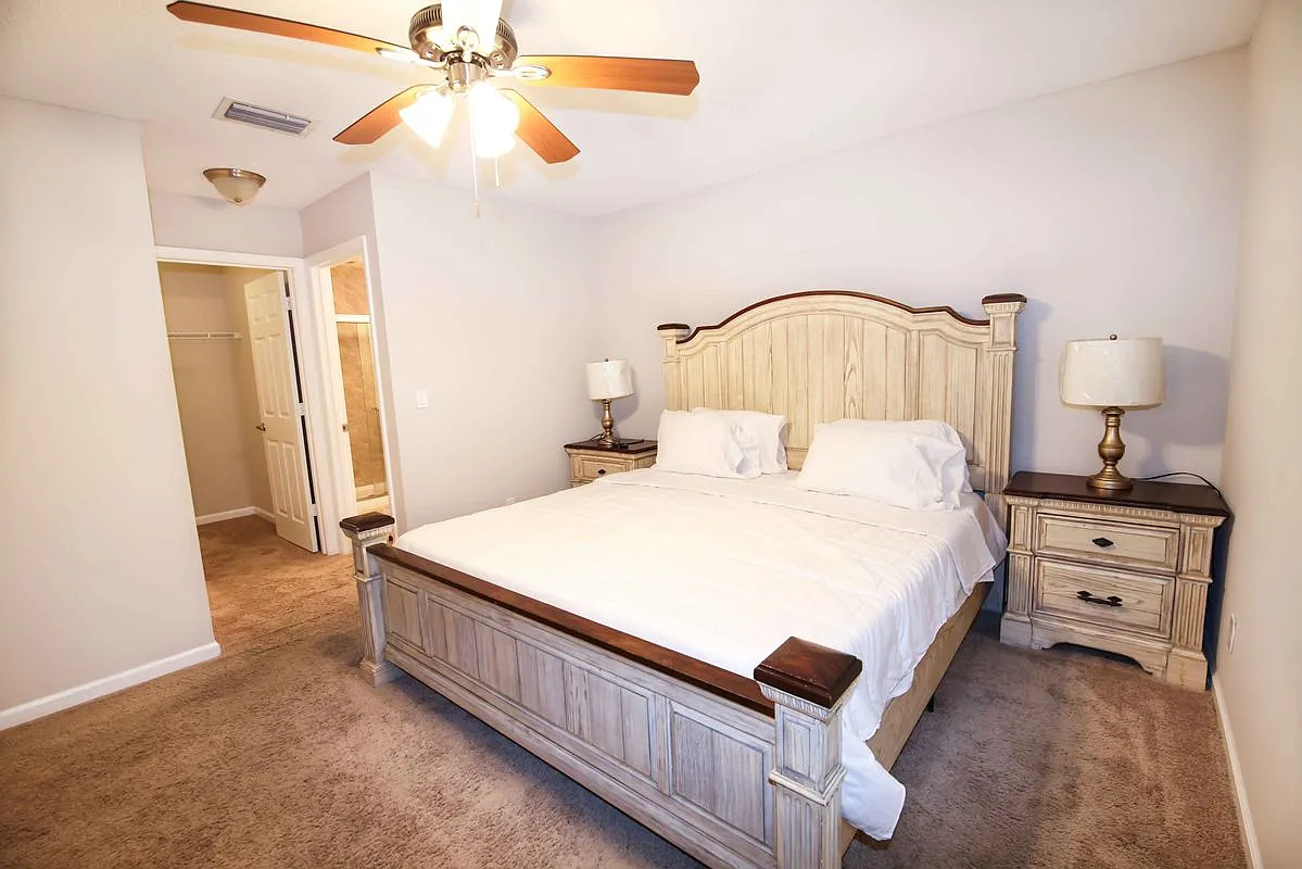 3 bed, 2.0 bath, 1348 sqft, $3,000 — Photo 3