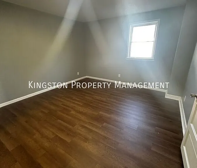 930 Holmes St #101 — Photo 6