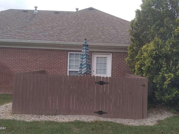 5th image of 800 Garden Pointe Dr