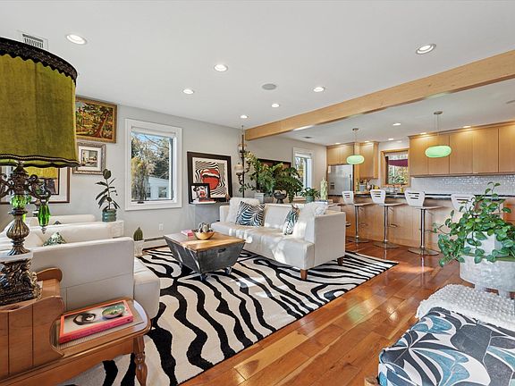 4th image of 27 Mary Jane Ln #808