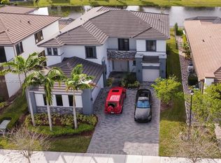 10452 N Lago Vista Cir, Parkland, FL 33076