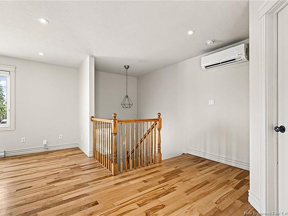 2nd image of 28 Myriam Cres