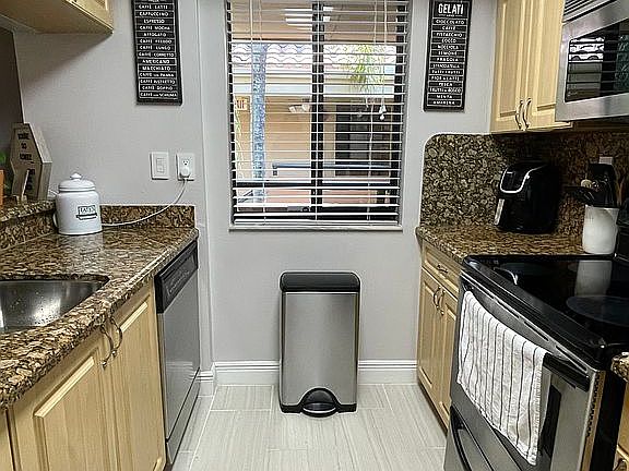 5th image of 15525 Miami Lakeway N #2048