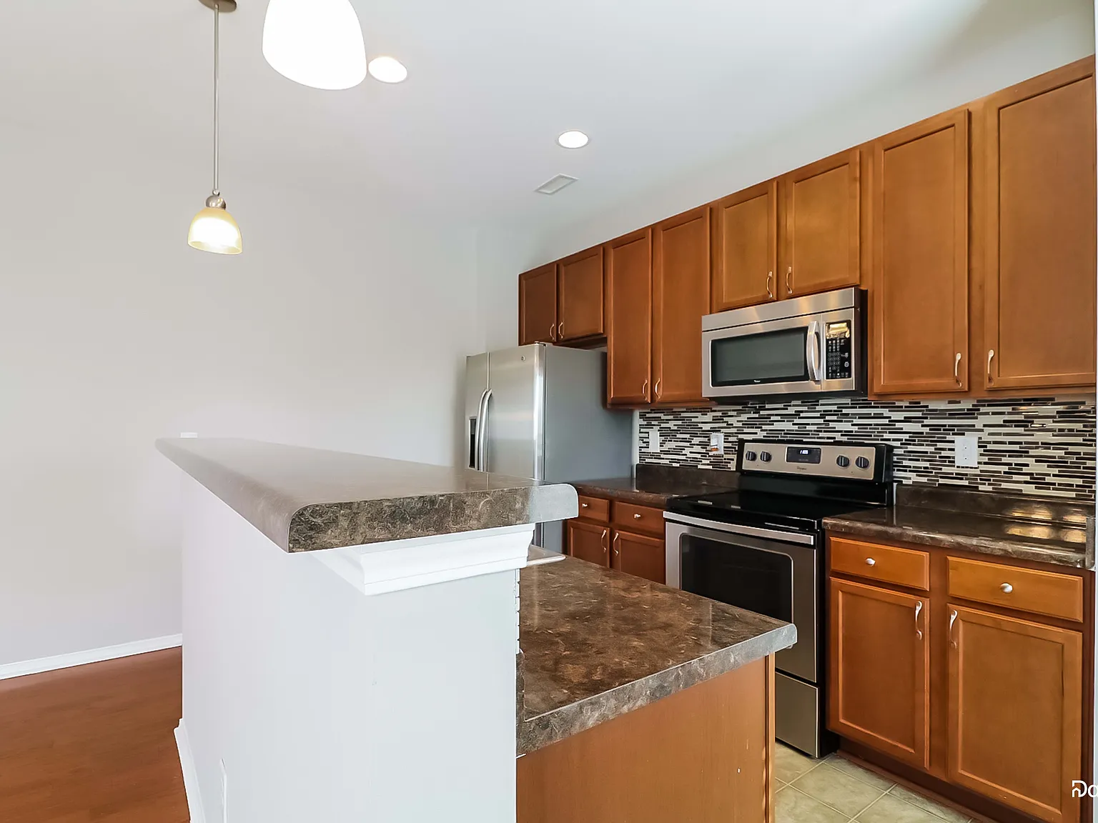 3 bed, 2.0 bath, 1395 sqft, $1,725 — Photo 4