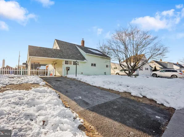 5 Nickelhill Ln, Levittown, PA 19054