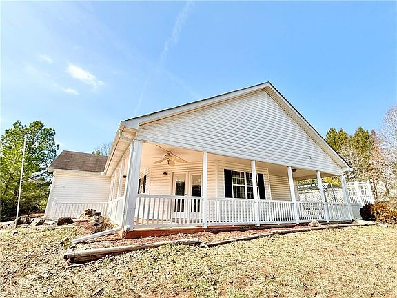 2nd image of 185 Mountain Rdg