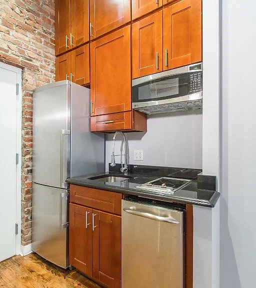 239 W 14th St #3 — Photo 3