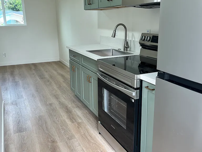 2035 S 40th St — Photo 2