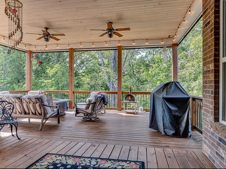 126 Brooksbank Dr — Photo 17