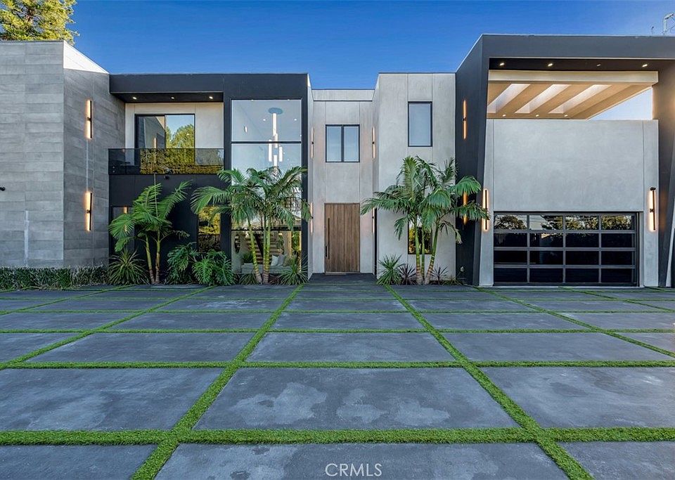 1st image of 13016 Chandler Blvd