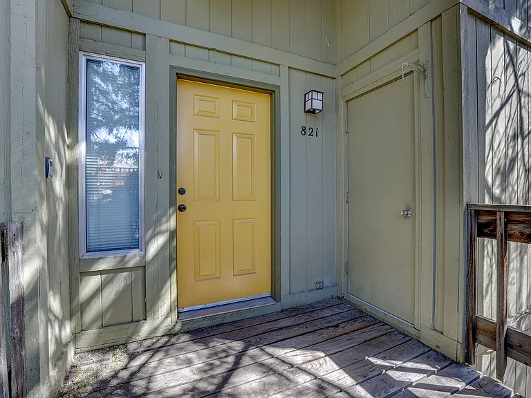821 W Resseguie St #1 — Photo 32