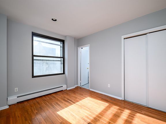 3rd image of 50 Glenwood Ave APT 501