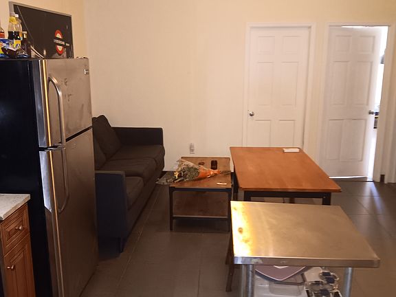 3rd image of 906 Willoughby Ave #2