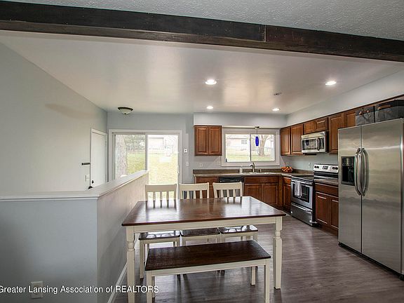 4th image of 2301 Beacon Hill Dr