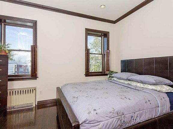 2nd image of 590 19th St #2R