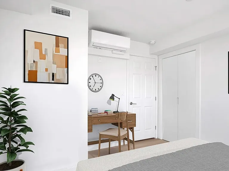 2424 Michigan Ave #103 — Photo 3