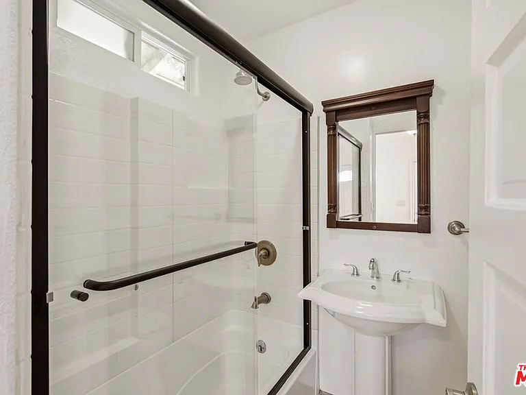 4427 Finley Ave — Photo 9