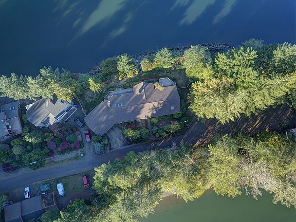 Waterfront on both sides