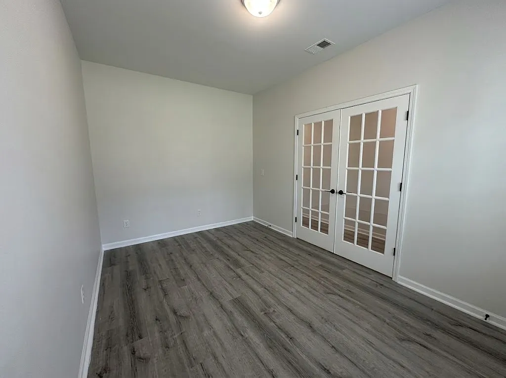 3 bed, 2.5 bath, 2240 sqft, $2,400 — Photo 4