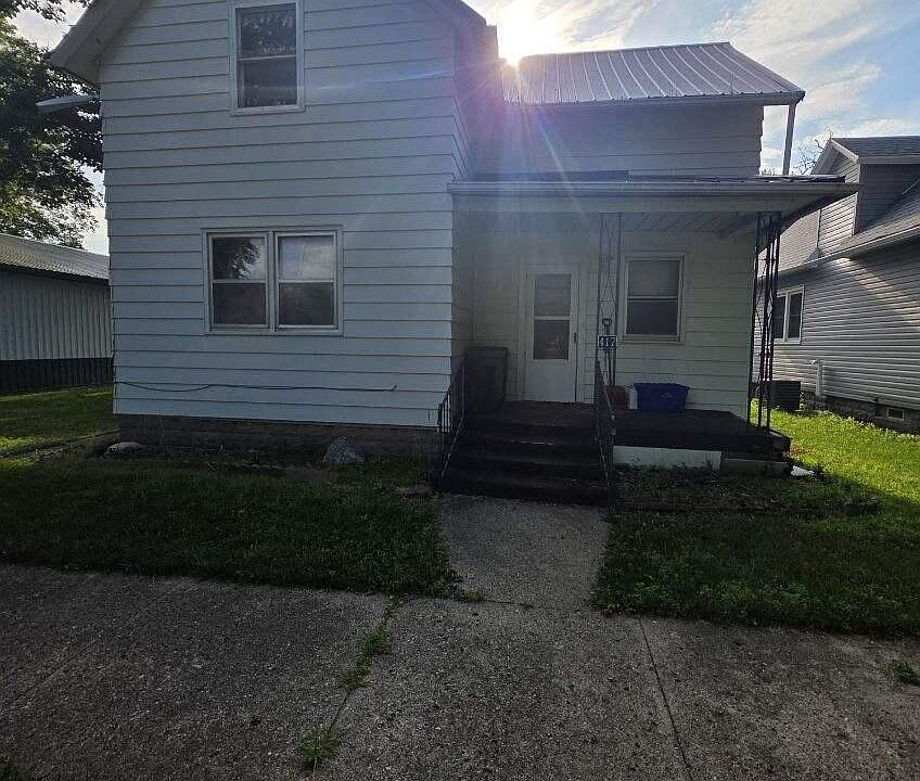 1st image of 417 S Main St