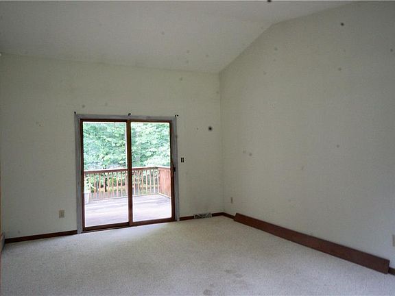 4th image of 715 Maple Dr