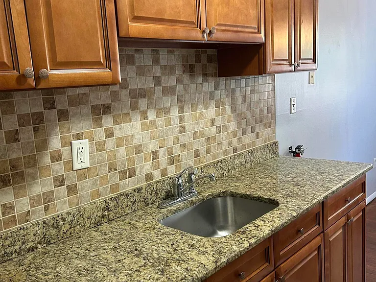 4 Windsor Ter #B — Photo 7
