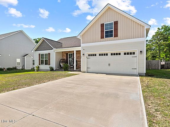 3rd image of 231 Holly Grove Court E
