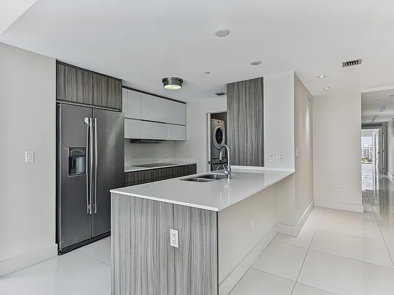 600 NE 27th St #1605 — Photo 13