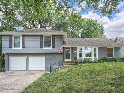 8113 NW Beaman Dr, Kansas City, MO, 64151