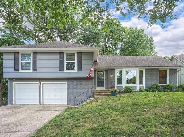 8113 NW Beaman Dr, Kansas City, MO 64151