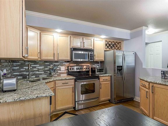 5th image of 601 W 11th Ave APT 220