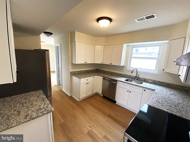 7707 Queens Park Rd — Photo 10